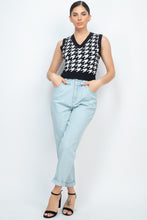 Load image into Gallery viewer, Double Button High-waisted Jeans
